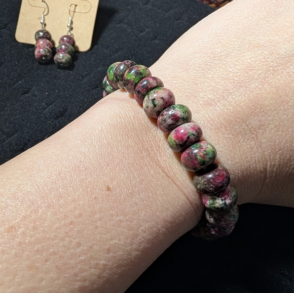 Black Spottel Quartz Earring And Bracelet Set - Picture 4 of 4